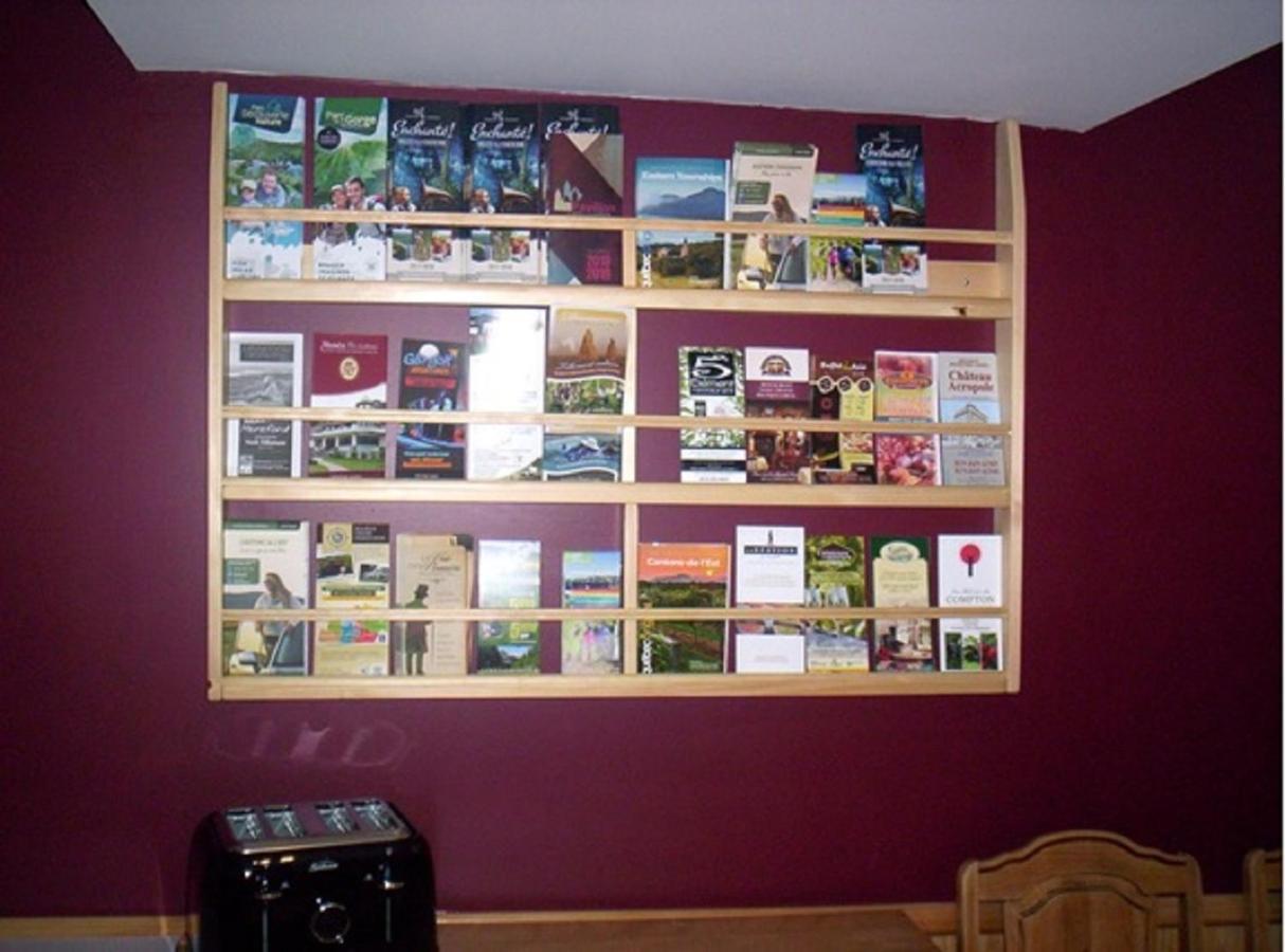 Gite Au P'Tit Bonheur B&B Coaticook Bagian luar foto
