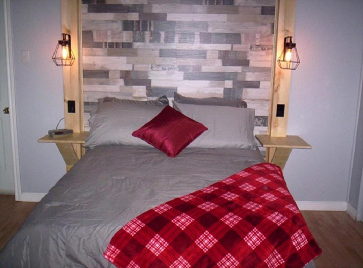 Gite Au P'Tit Bonheur B&B Coaticook Bagian luar foto